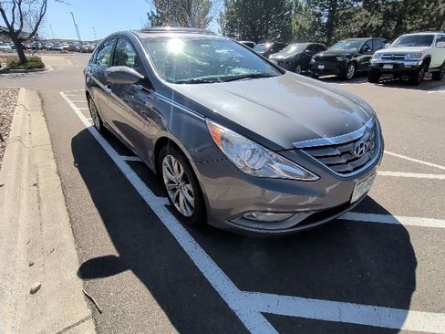 Used 2012 Hyundai Sonata SE w/ Navigation & Sunroof Pkg image 3