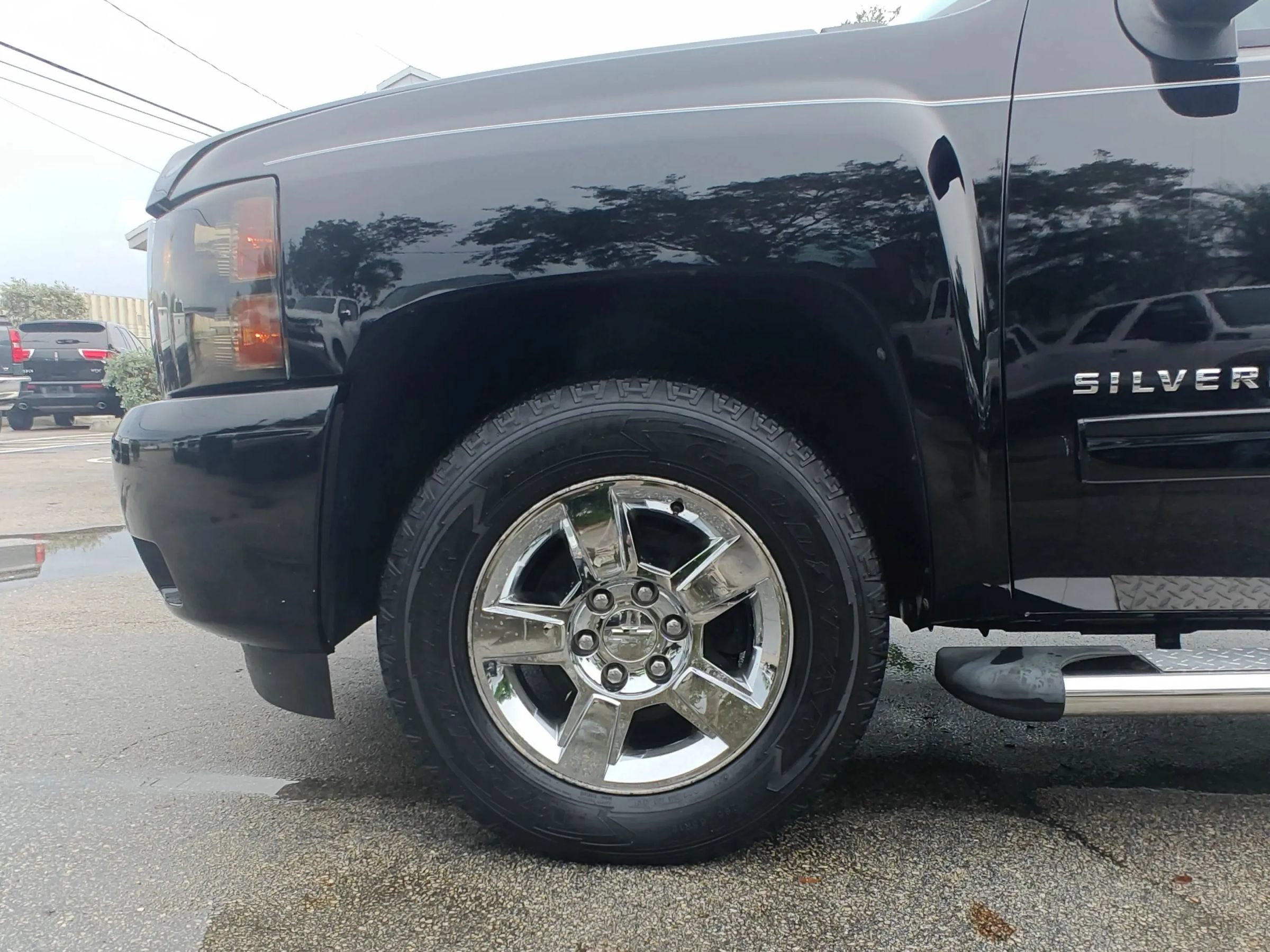 Used 2010 Chevrolet Silverado 1500 LTZ w/ LTZ Plus Package RWD image 27