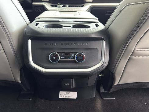 New 2025 Ford Expedition Active image 24