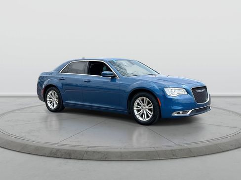 Used 2021 Chrysler 300 Touring w/ Driver Convenience Group RWD image 2