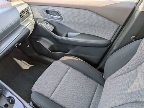 Used 2022 Nissan Rogue SV image 16