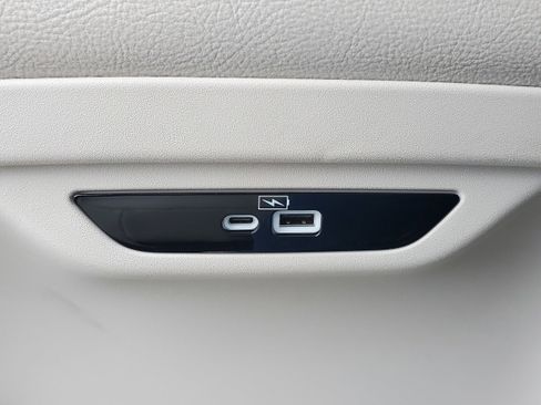 Used 2021 Chrysler Pacifica Touring-L image 29