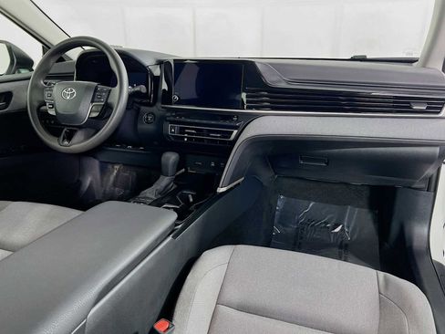 Used 2025 Toyota Camry LE AWD/4WD image 28