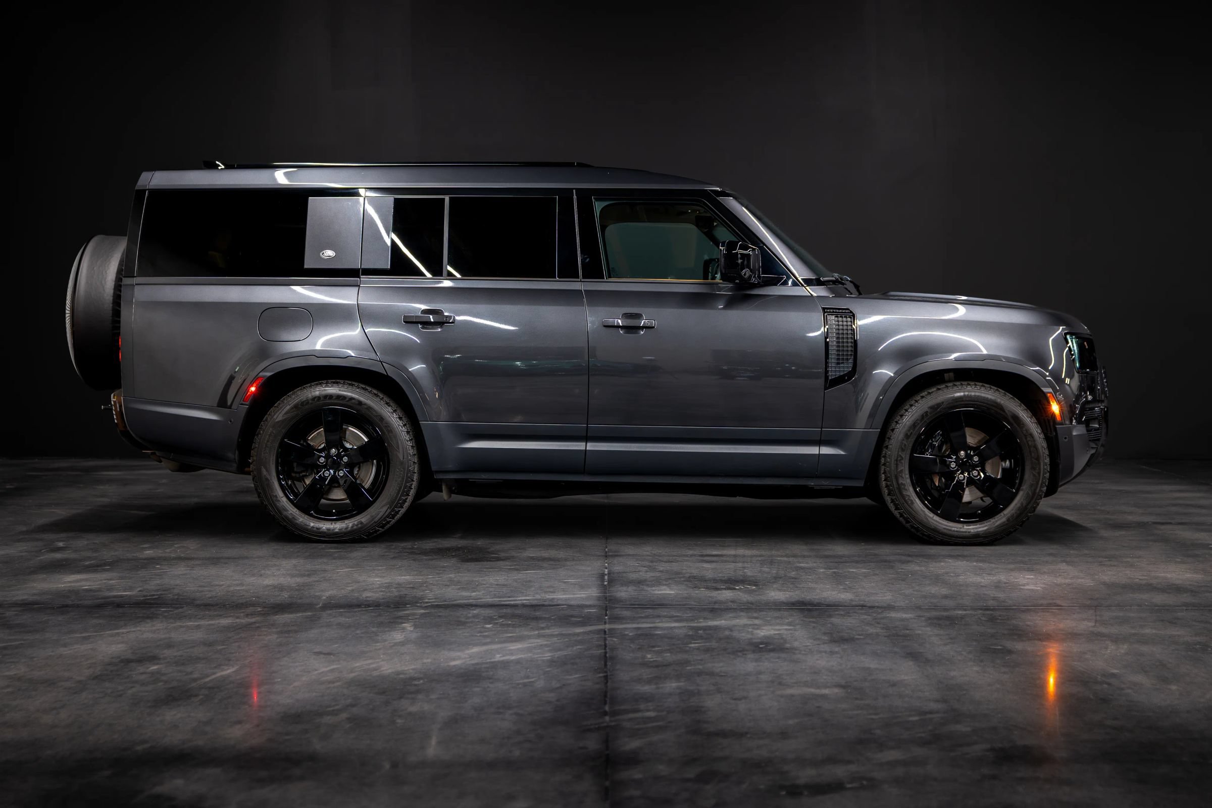 Used 2023 Land Rover Defender 130 First Edition AWD/4WD image 4