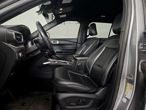 Used 2020 Ford Explorer XLT w/ Equipment Group 202A image 14