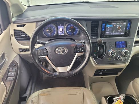 Used 2016 Toyota Sienna XLE w/ XLE Navigation Package FWD image 16