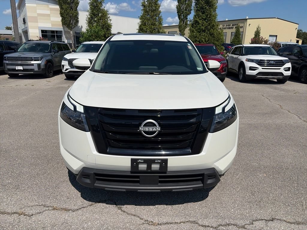 Used 2024 Nissan Pathfinder SV w/ SV Premium Package AWD/4WD image 9
