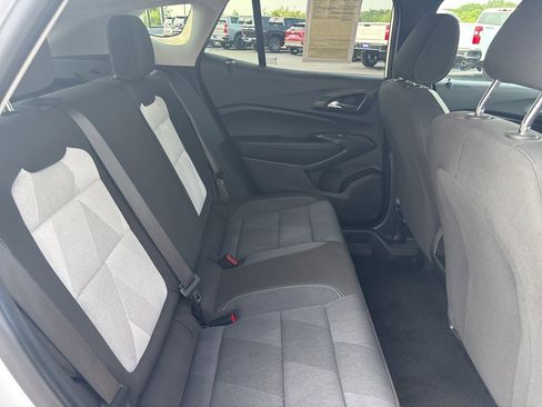 Used 2025 Chevrolet Trax LS image 39