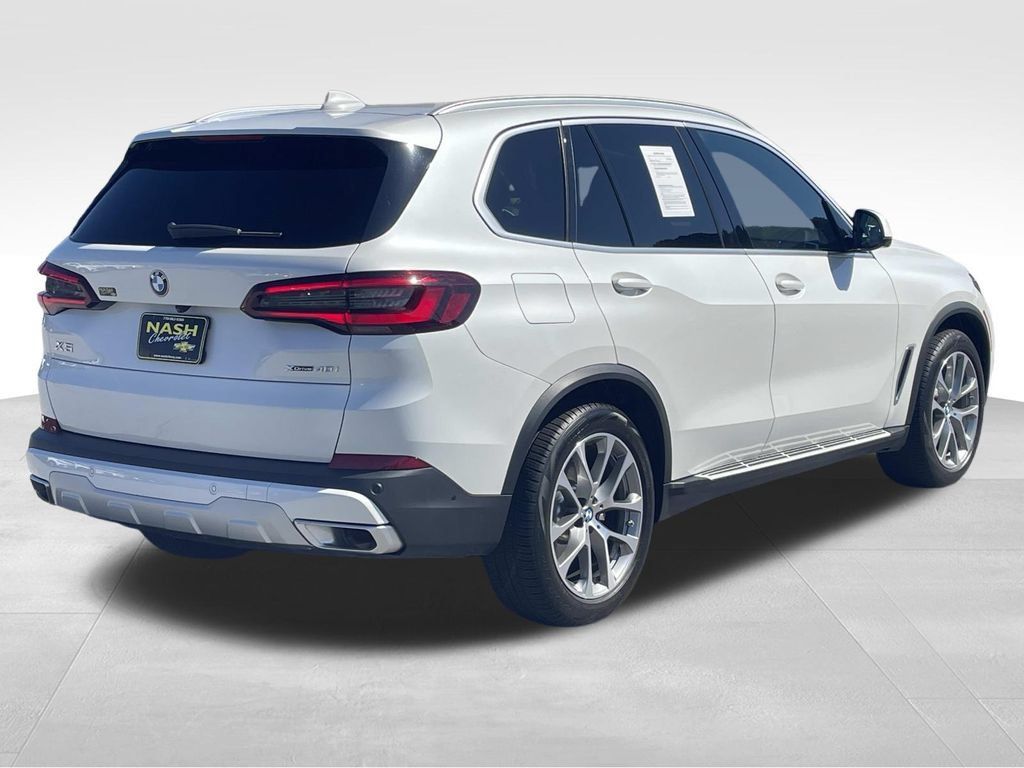 Used 2023 BMW X5 xDrive40i w/ Premium Package AWD/4WD image 3