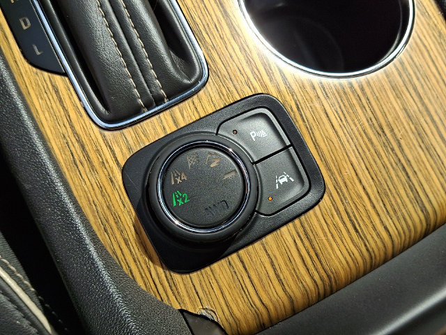 Certified 2017 GMC Acadia Denali AWD/4WD image 24