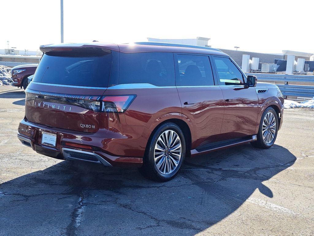 Used 2025 INFINITI QX80 Sensory AWD/4WD image 5