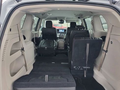 Certified 2024 Chrysler Pacifica Touring-L image 27