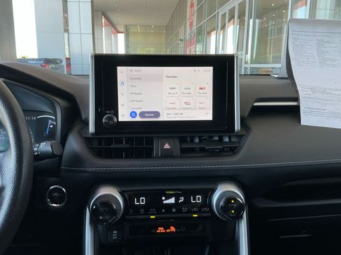 Used 2025 Toyota RAV4 XLE AWD/4WD image 12