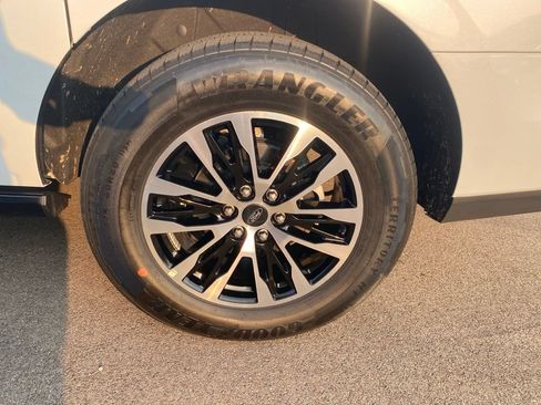 Used 2025 Ford Expedition Max Platinum AWD/4WD image 12