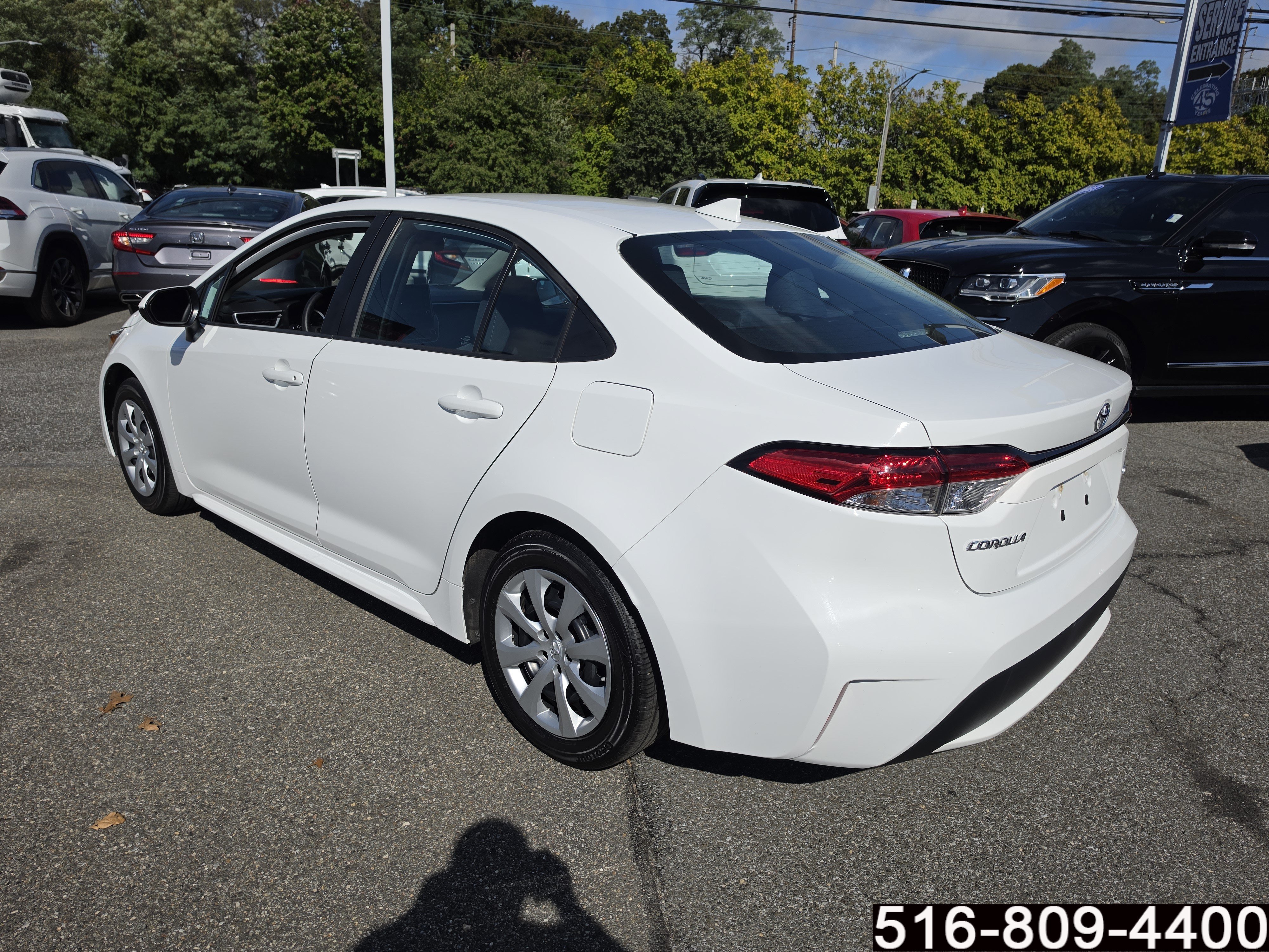 Used 2020 Toyota Corolla LE FWD image 6