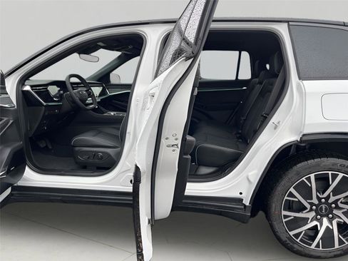 Used 2025 Jeep Wagoneer S Limited image 22