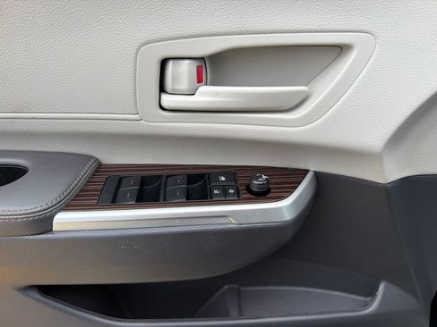 Used 2024 Toyota Sienna LE FWD image 12