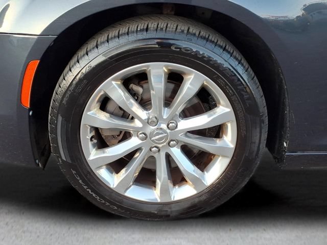 Used 2018 Chrysler 300 Limited AWD/4WD image 10