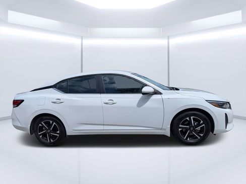 Used 2025 Nissan Sentra SV image 2