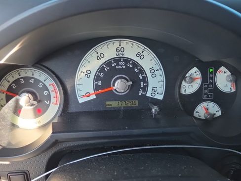 Used 2011 Toyota FJ Cruiser 4WD w/ Upgrade Pkg image 7