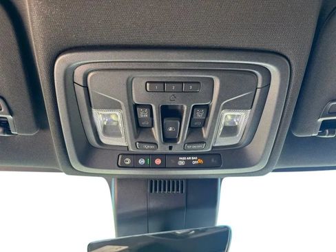 Used 2025 GMC Sierra 2500 AT4 w/ AT4 Premium Plus Package AWD/4WD image 20