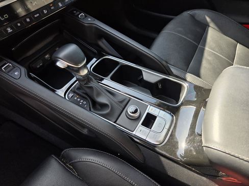 Used 2025 Kia Telluride SX w/ SX Captain's Chair Package FWD image 26