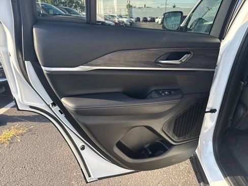 Used 2025 Jeep Grand Cherokee Limited AWD/4WD image 20