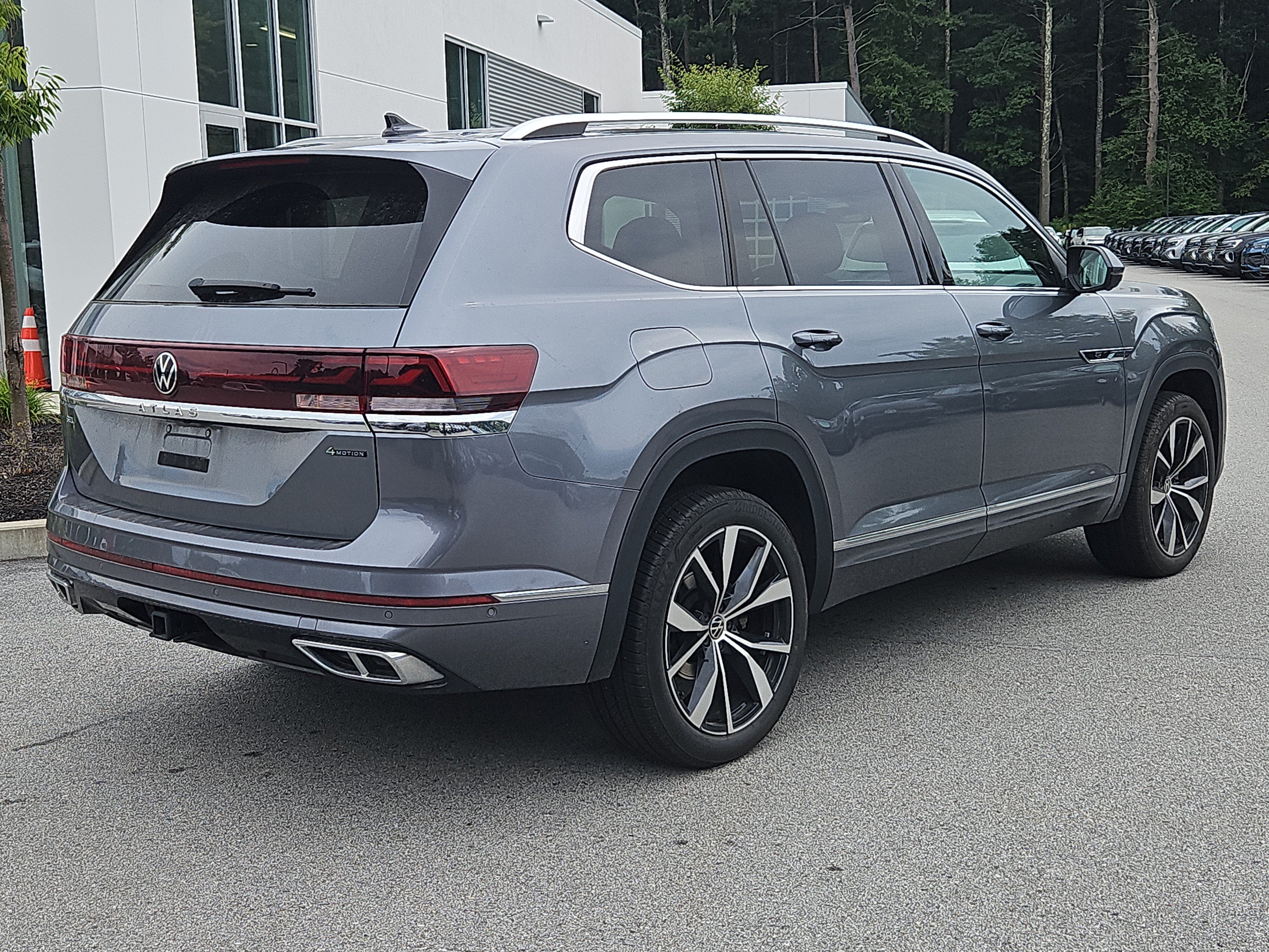 Certified 2024 Volkswagen Atlas SEL Premium R-Line AWD/4WD image 3