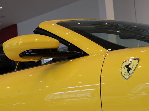 Certified 2025 Ferrari Roma Spider RWD image 11