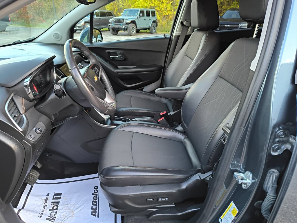 Used 2022 Chevrolet Trax LT w/ LT Convenience Package AWD/4WD image 9