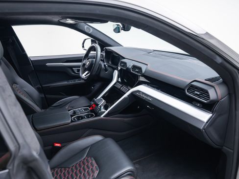 Used 2021 Lamborghini Urus image 36
