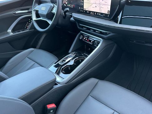 Used 2025 Audi Q5 Premium w/ Convenience Package AWD/4WD image 15