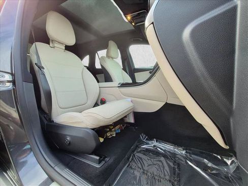 Used 2026 Mercedes-Benz GLC 300 4MATIC image 17