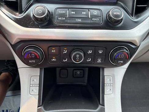 Used 2018 GMC Acadia SLT w/ LPO, Floor Liner Package FWD image 16