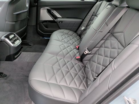 New 2026 BMW 740i w/ Premium Package RWD image 38