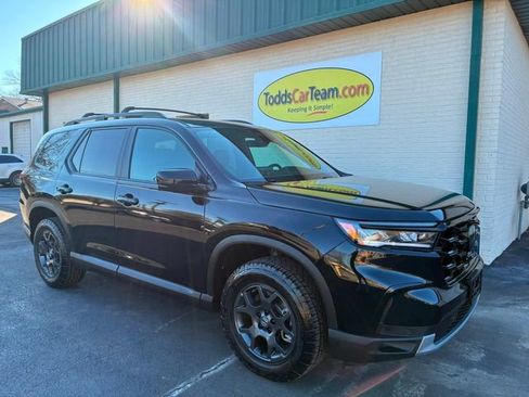 Used 2024 Honda Pilot TrailSport image 5