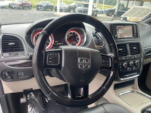 Used 2018 Dodge Grand Caravan SXT FWD image 23