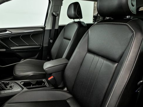 Certified 2023 Volkswagen Tiguan SE image 12