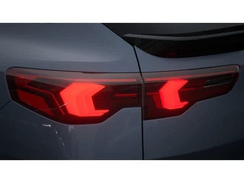 New 2026 BMW X2 xDrive28i w/ Technology Package AWD/4WD image 8