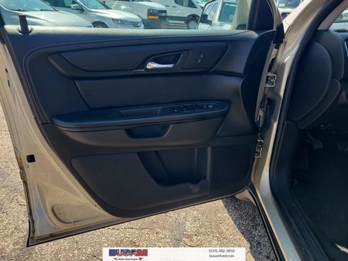 Used 2016 Chevrolet Traverse LT w/ Style and Technology Package FWD image 11