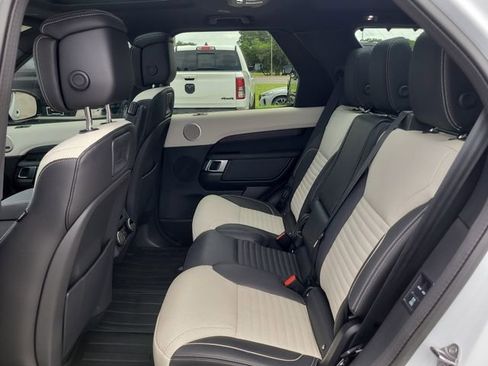 Used 2023 Land Rover Discovery Metropolitan Edition AWD/4WD image 16
