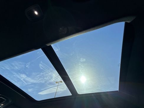 Used 2024 Jeep Grand Cherokee L Limited w/ Luxury Tech Group II image 16