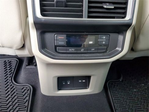 Certified 2025 Volkswagen Atlas SE image 12