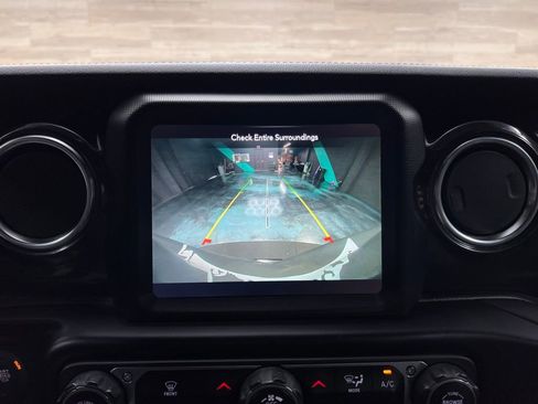 Used 2022 Jeep Wrangler Unlimited Sahara image 12