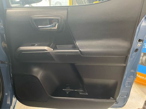 Used 2019 Toyota Tacoma TRD Off-Road AWD/4WD image 37