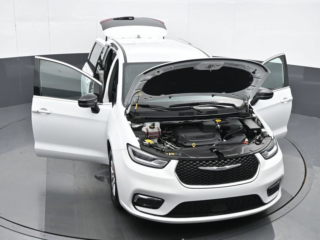Used 2025 Chrysler Pacifica Select FWD image 34