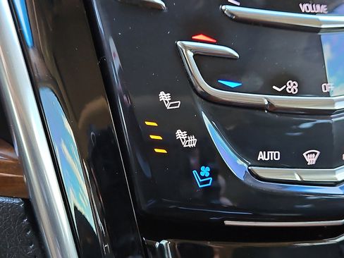 Used 2019 Cadillac Escalade ESV Luxury image 20