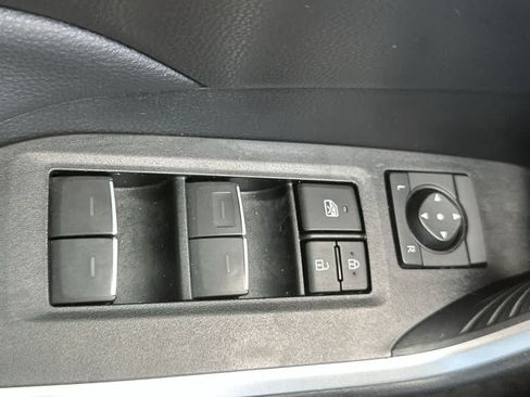 Used 2022 Toyota RAV4 XLE FWD image 17