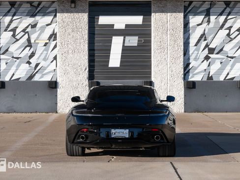 Used 2024 Aston Martin DB12 Coupe image 13