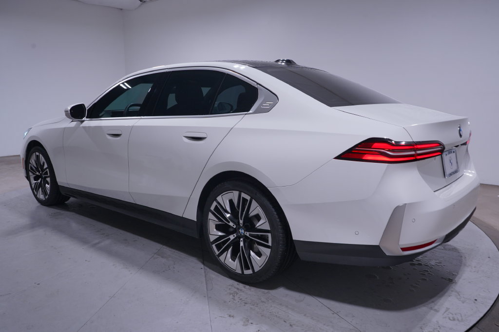 Used 2024 BMW 530i RWD image 3